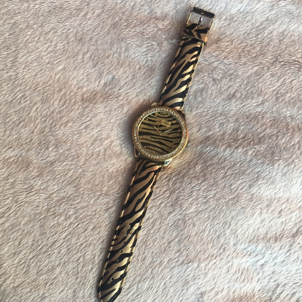 Kids or women watch